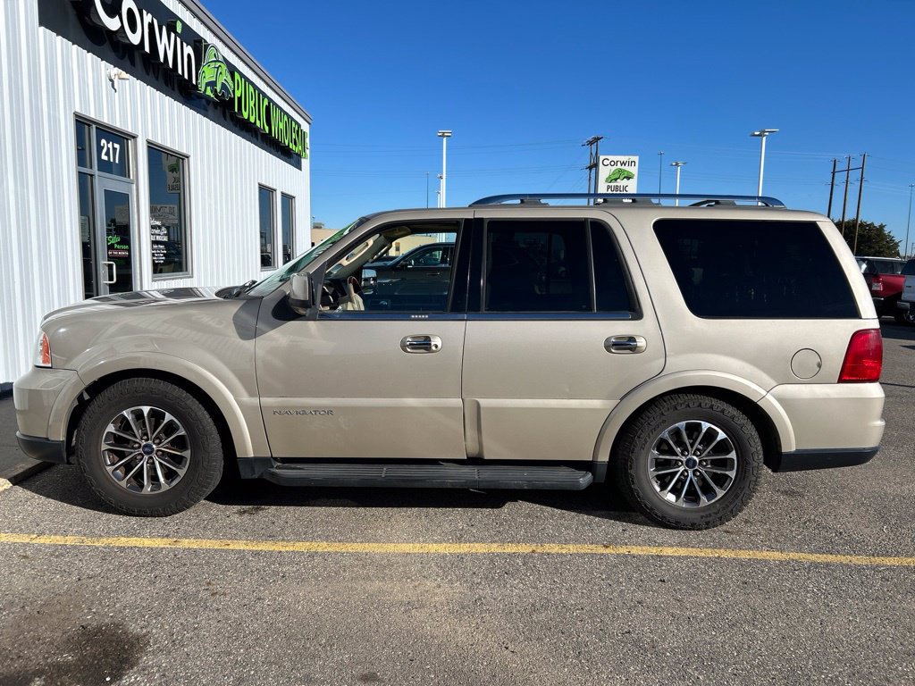 Used 2006 Lincoln Navigator 4WD image 2