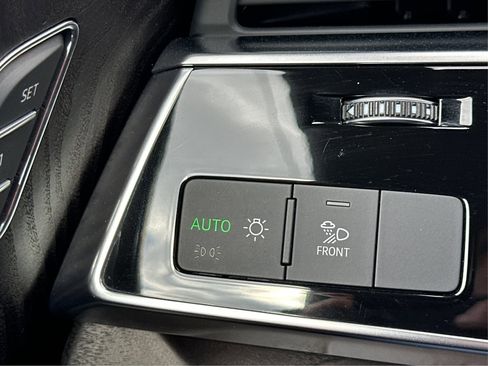 Used 2021 Audi Q8 Premium w/ Black Optic Package image 14