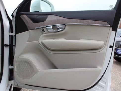 Certified 2023 Volvo XC90 B6 Ultimate w/ Protection Package AWD/4WD image 18