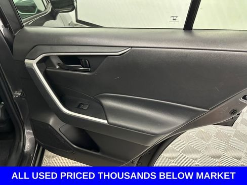 Used 2022 Toyota RAV4 LE AWD/4WD image 16