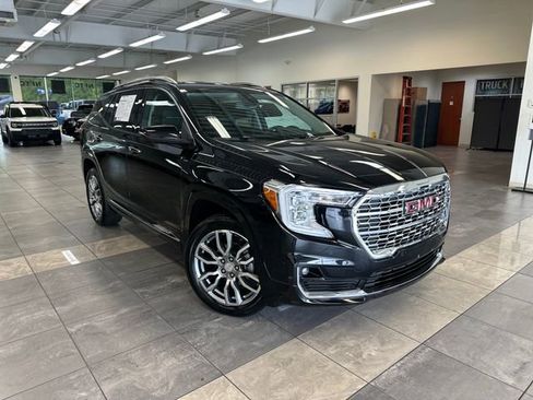 Used 2024 GMC Terrain Denali w/ Denali Premium Package AWD/4WD image 1