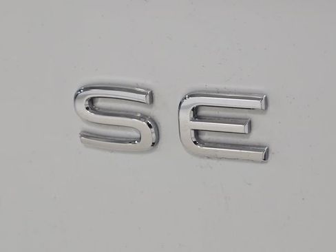 Used 2024 Volkswagen Atlas Peak Edition SE AWD/4WD image 9