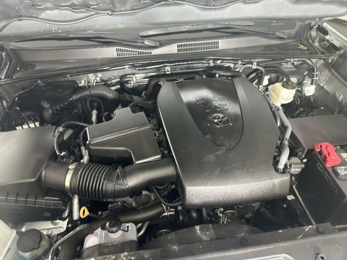Used 2023 Toyota Tacoma SR5 RWD image 31