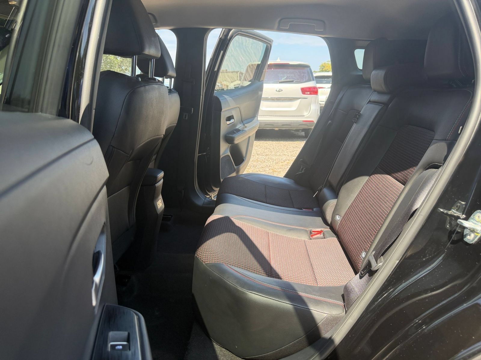 Used 2026 Nissan Kicks SR FWD image 24