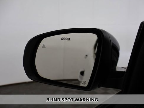 Used 2025 Jeep Compass Trailhawk AWD/4WD image 4