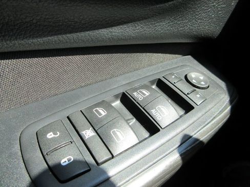 Used 2016 Jeep Cherokee Latitude w/ Comfort/Convenience Group FWD image 24
