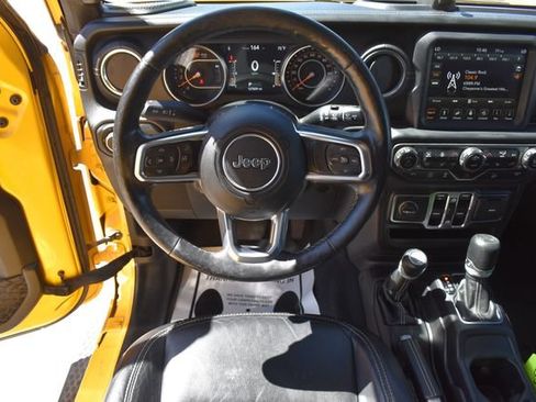 Used 2018 Jeep Wrangler Unlimited Sahara AWD/4WD image 17