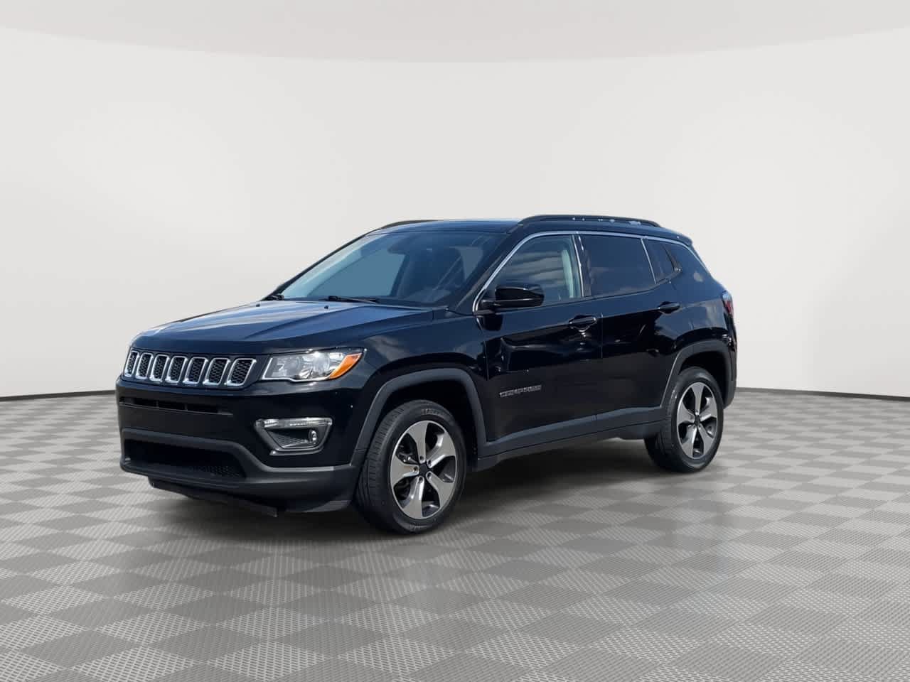 Used 2018 Jeep Compass Latitude w/ Cold Weather Group AWD/4WD image 4