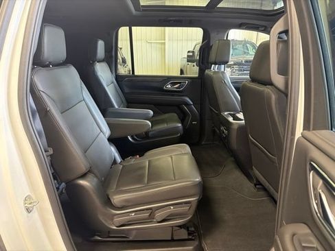 Used 2024 Chevrolet Suburban LT w/ LT Signature Plus Package AWD/4WD image 29