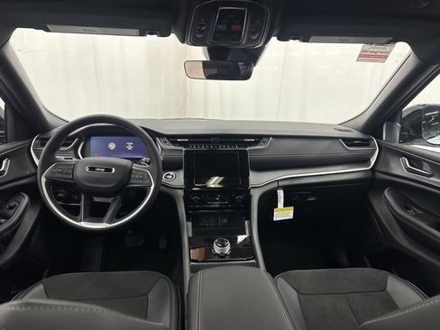 New 2025 Jeep Grand Cherokee Altitude image 7