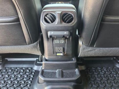 Used 2020 Jeep Wrangler Unlimited Sahara AWD/4WD image 29