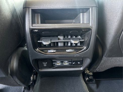 Used 2023 Jeep Grand Cherokee Limited w/ Luxury Tech Group II AWD/4WD image 21