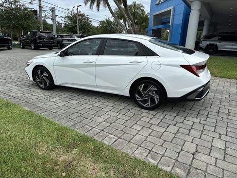 Used 2025 Hyundai Elantra SEL FWD image 31