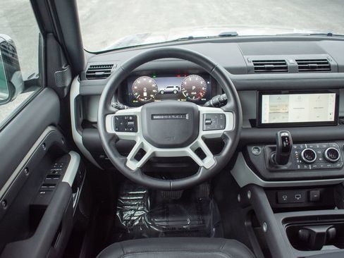 Used 2024 Land Rover Defender 110 X-Dynamic SE image 13