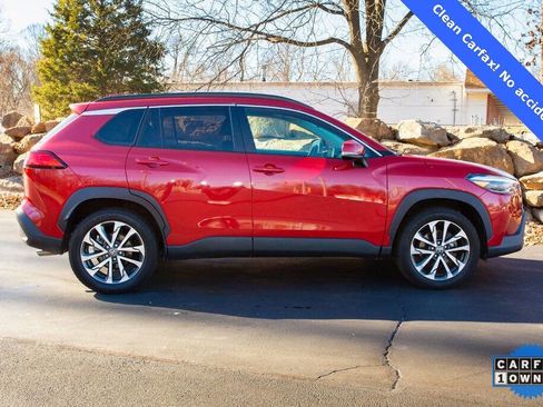 Used 2022 Toyota Corolla Cross XLE image 7