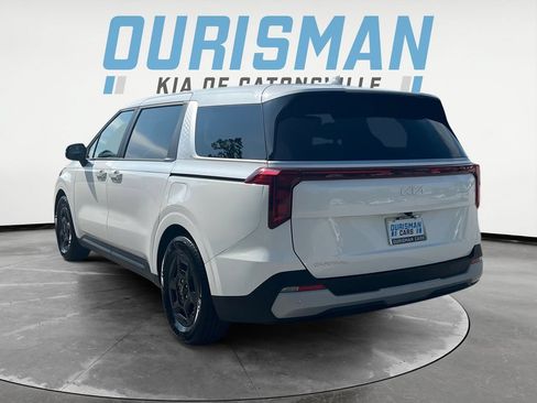 Used 2025 Kia Carnival FWD image 4
