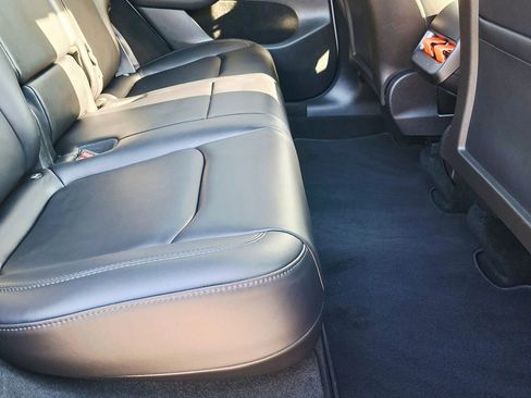 Used 2024 Tesla Model Y Long Range RWD image 12