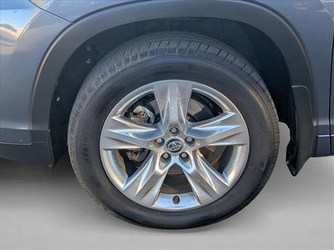 Used 2019 Toyota Highlander Limited image 9