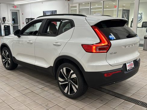 Certified 2023 Volvo XC40 B5 Plus w/ Climate Package image 7