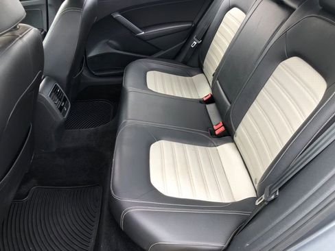 Used 2018 Volkswagen Passat 3.6 FWD image 21