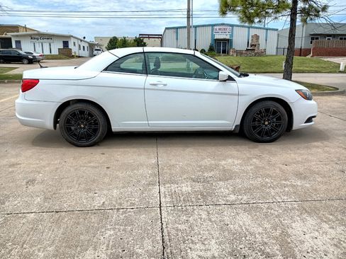 Used 2013 Chrysler 200 S image 2