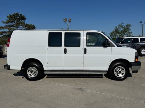 Used 2024 GMC Savana 2500 w/ Driver Convenience Package RWD image 4