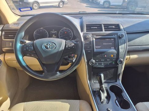 Used 2017 Toyota Camry LE image 5