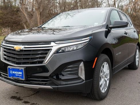 Used 2023 Chevrolet Equinox LT image 2