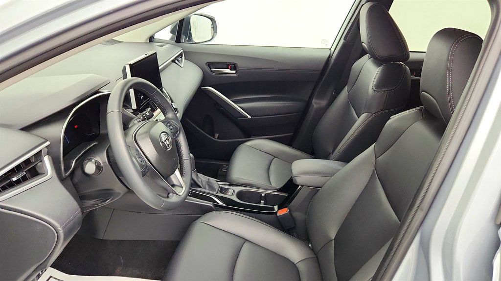 Used 2025 Toyota Corolla Cross XLE w/ Convenience Package AWD/4WD image 19