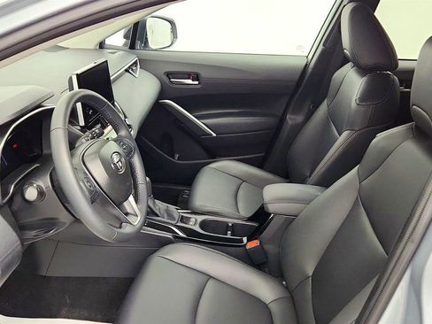 Used 2025 Toyota Corolla Cross XLE w/ Convenience Package AWD/4WD image 19