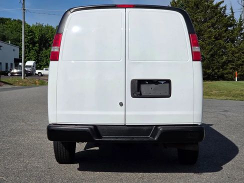 Used 2016 Chevrolet Express 3500 RWD image 6