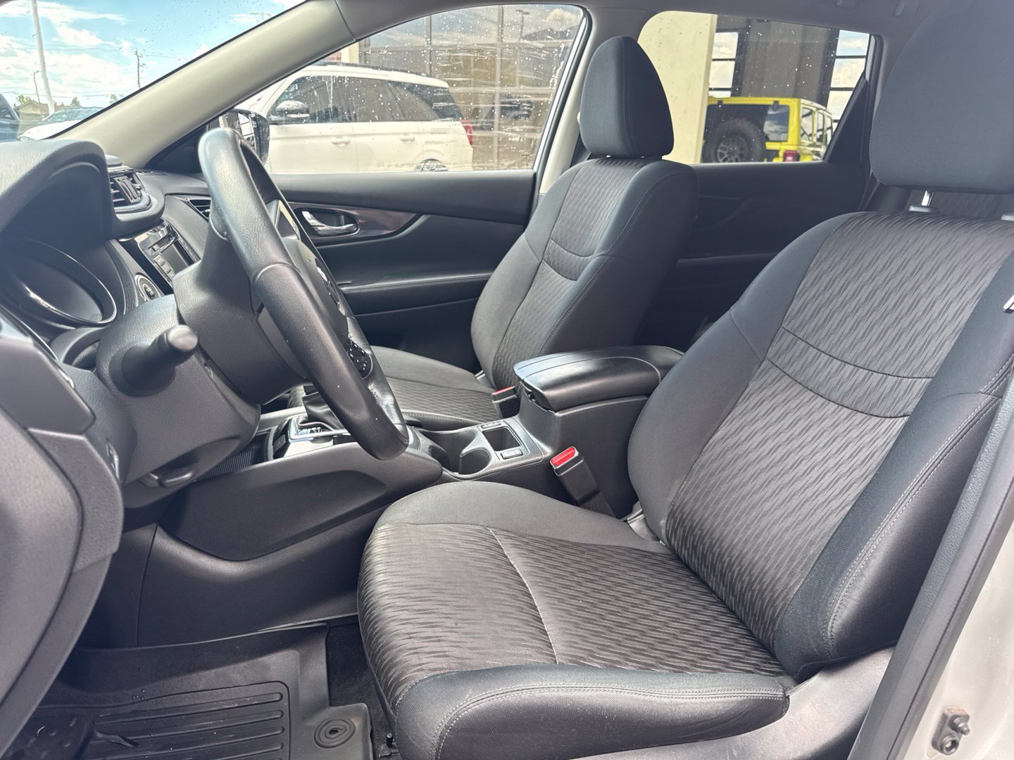 Used 2018 Nissan Rogue SV AWD/4WD image 17