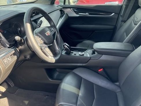 Used 2025 Cadillac XT5 Premium Luxury FWD image 6
