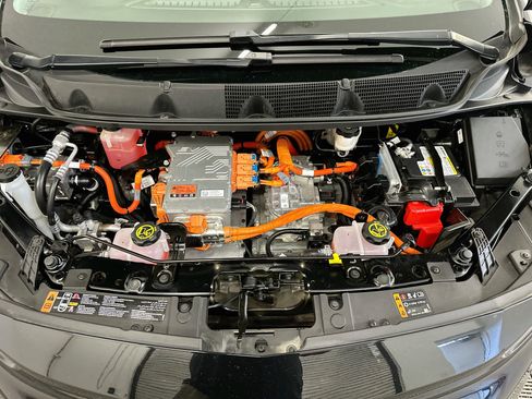 Used 2023 Chevrolet Bolt LT w/ Infotainment Package FWD image 34