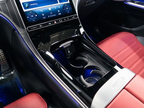 Used 2025 Mercedes-Benz GLC 300 4MATIC image 15