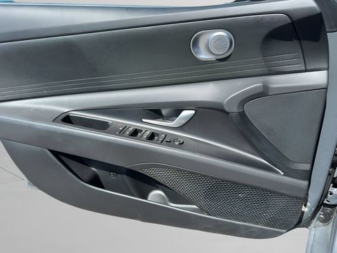 Used 2025 Hyundai Elantra Hybrid FWD image 13