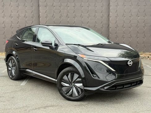 Used 2024 Nissan Ariya AWD image 3