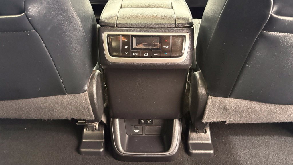 Used 2018 Toyota Highlander Limited AWD/4WD image 33