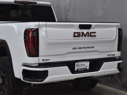 Used 2024 GMC Sierra 2500 AT4 w/ Technology Package image 9
