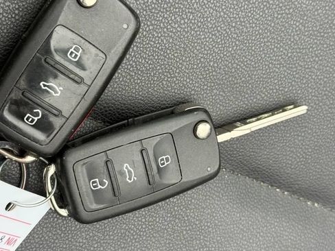 Used 2015 Volkswagen Beetle 1.8T image 28