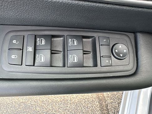 Used 2026 Chrysler Pacifica Select FWD image 47