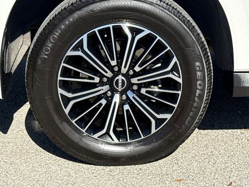 Used 2025 Nissan Armada Platinum image 9