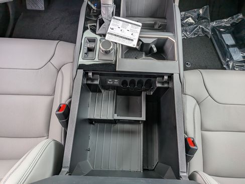 New 2026 Toyota Tundra Limited AWD/4WD image 20