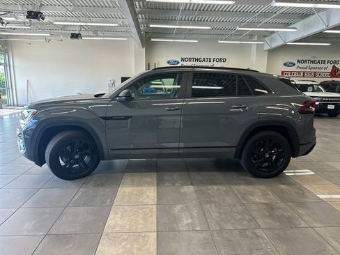Used 2025 Volkswagen Atlas Cross Sport SEL R-Line AWD/4WD image 15