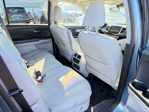 Used 2017 Honda Pilot Touring image 10