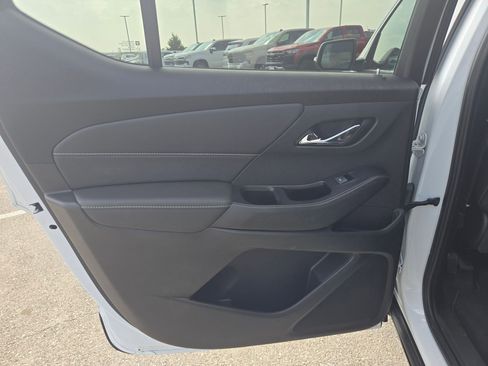 Used 2023 Chevrolet Traverse LT FWD image 14