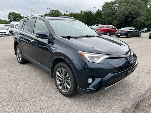 Used 2018 Toyota RAV4 Limited AWD/4WD image 3