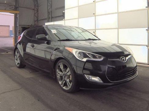 Used 2017 Hyundai Veloster Value Edition image 3