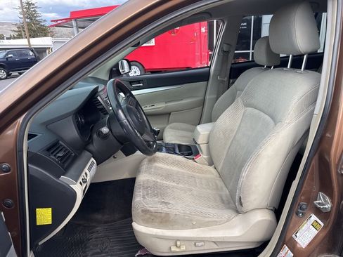 Used 2011 Subaru Outback 2.5i Premium AWD/4WD image 9