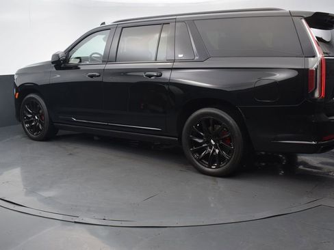 Used 2023 Cadillac Escalade ESV Sport w/ LPO, ONYX Package AWD/4WD image 4